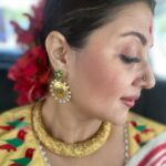 Swastika Mukherjee Instagram - Shubho Saptami shobai ke. For the love of Jawba-phool 🌺🌺 Full shajuguju coming later… #happypujo