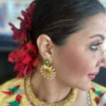 Swastika Mukherjee Instagram - Shubho Saptami shobai ke. For the love of Jawba-phool 🌺🌺 Full shajuguju coming later… #happypujo