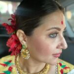 Swastika Mukherjee Instagram - Shubho Saptami shobai ke. For the love of Jawba-phool 🌺🌺 Full shajuguju coming later… #happypujo