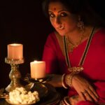 Swastika Mukherjee Instagram - DAIVI Shakti- the great primordial feminine potency responsible for creation, change, destruction, and restoring balance is regarded as the vital cosmic force in Hindu pantheon that attains many forms and names, regulating all our actions. Such is the magnanimity of “Shakti” despite being inconspicuous,SHE makes HER corporeal presence felt through various virtues, emotions, actions of the mortal beings. Jalsaghar Calcutta celebrates Devi’ stuti and its embodiment in all mortal beings as “Shakti Rupena “(strength), “Buddhi Rupena”(intelligence),”Lakshmi Rupena” (prosperity), “Tusti rupena” (contentment) and above all “Matri Rupena” (motherly affection) in its “Daivi” range of jewelleries. দৈবী শক্তি ছাড়া জগতের অস্তিত্ব নেই । যেদিকেই তাকান সেখানেই শক্তির প্রকাশ, ক্ষুদ্রেই হোক বা বৃহৎ এ । এই শক্তিকেই আমরা পূজা করি । কিন্তু প্রশ্ন জাগে , যাকে জানি না তাকে স্বীকার করি কি করে ? শাস্ত্রে তাই এমন কিছু গুণাবলীর কথা চিহ্নিত করে যা মনুষ্যকুল সহ সকল প্রাণীর মধ্যেই বিদ্যমান। তাইই শক্তি । সেগুলির বিকাশের মাধ্যমেই আমরা সাধারণ থেকে অসাধারণ হয়ে উঠি , মানুষ থেকে হয়ে উঠি ' দৈবী ' । আসন্ন শারদ উৎসব কে মাথায় রেখে তাই জলসাঘর ক্যালকাটা এ , 'শক্তি' , ' ' লক্ষী ', ' মাতৃ ' , ' বুদ্ধি ' এবং 'তুষ্টি ' রূপে মানুষেরই ' দৈবী ' সত্ত্বা র উদযাপন । Daivi @swastikamukherjee13 Styling @rabhisek Clicks @sarkardebarshi19 Hair and Makeup @makeup_abhijithchanda Thank you @lipstickler , @dipankar1016