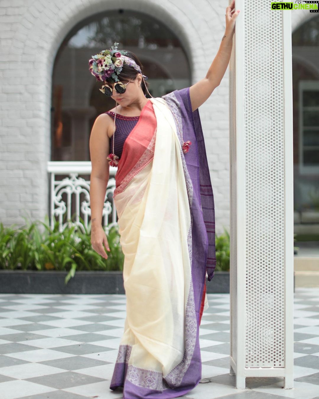 Swastika Mukherjee Instagram - My mother refuses to wear Parama Blouses because they are not “Pithh Kaata”. She says she feels suffocated in our back covered front covered blouses. This is my first Durga Pujo as a mother. I have pushed all my boundaries, made experiments and we introduced designs that are not our usual. And we got the most amazing response ever! So happy to have paired two of the most loved designs of the season. On a woman who looks good in everything- this time in her mother’s saree recreated on Bengal handloom Tant. Available on www.paramacalcutta.com In frame: @swastikamukherjee13 Shot by @upaharbiswas Managed by @lipstickler Styled by @rishabhad Make up: @prosenjit4867 Hair: @mallicknita.bigbi Location courtesy: @ranit.maiti Kolkata