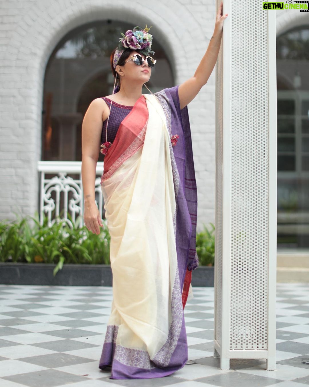 Swastika Mukherjee Instagram - My mother refuses to wear Parama Blouses because they are not “Pithh Kaata”. She says she feels suffocated in our back covered front covered blouses. This is my first Durga Pujo as a mother. I have pushed all my boundaries, made experiments and we introduced designs that are not our usual. And we got the most amazing response ever! So happy to have paired two of the most loved designs of the season. On a woman who looks good in everything- this time in her mother’s saree recreated on Bengal handloom Tant. Available on www.paramacalcutta.com In frame: @swastikamukherjee13 Shot by @upaharbiswas Managed by @lipstickler Styled by @rishabhad Make up: @prosenjit4867 Hair: @mallicknita.bigbi Location courtesy: @ranit.maiti Kolkata