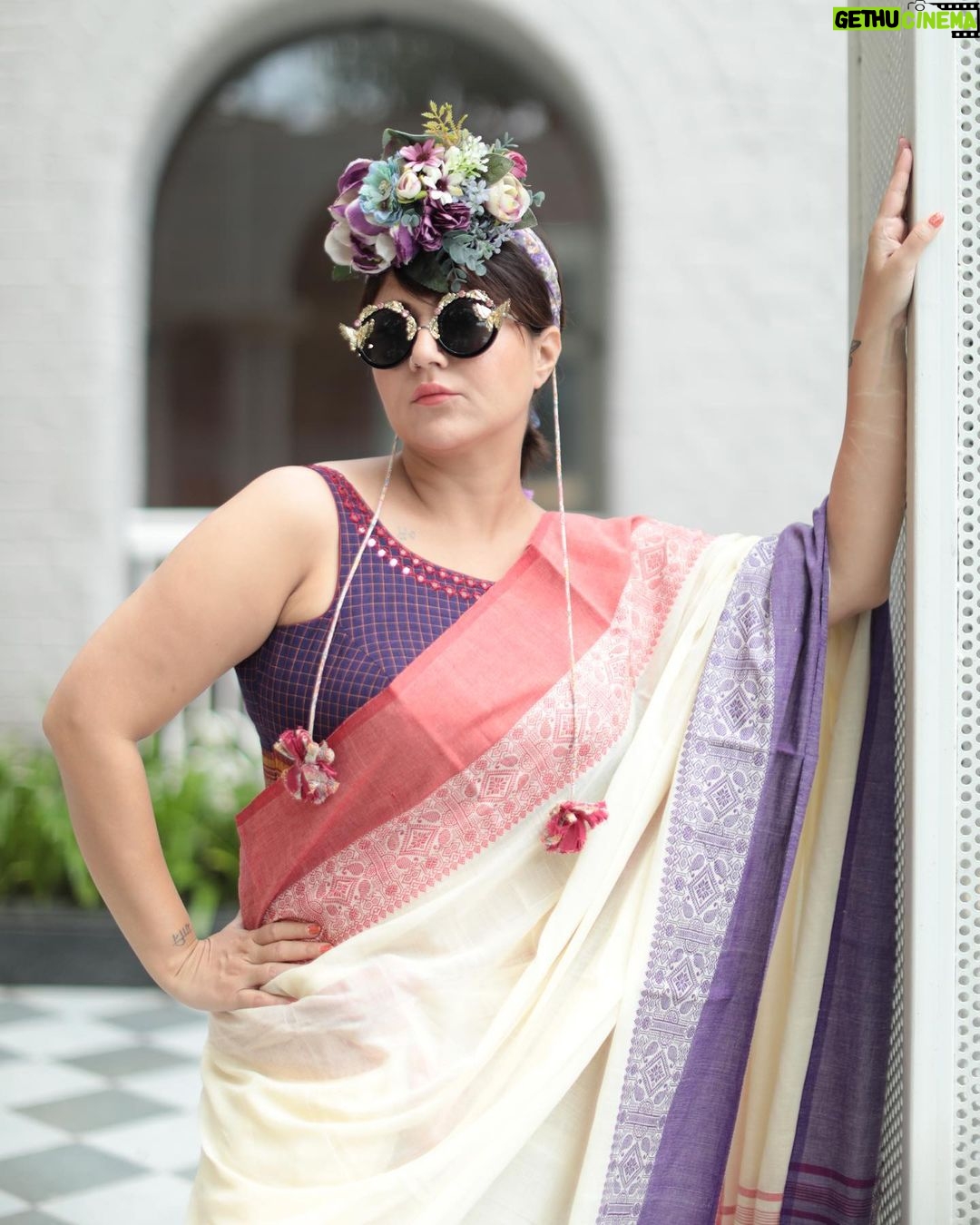 Swastika Mukherjee Instagram - My mother refuses to wear Parama Blouses because they are not “Pithh Kaata”. She says she feels suffocated in our back covered front covered blouses. This is my first Durga Pujo as a mother. I have pushed all my boundaries, made experiments and we introduced designs that are not our usual. And we got the most amazing response ever! So happy to have paired two of the most loved designs of the season. On a woman who looks good in everything- this time in her mother’s saree recreated on Bengal handloom Tant. Available on www.paramacalcutta.com In frame: @swastikamukherjee13 Shot by @upaharbiswas Managed by @lipstickler Styled by @rishabhad Make up: @prosenjit4867 Hair: @mallicknita.bigbi Location courtesy: @ranit.maiti Kolkata