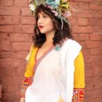 Swastika Mukherjee Instagram - Recreating one of Mashi’s saree borders on a dhuti - simple white as the Sarat Ritu clouds and a thin paar with Aam Kolka and Flowers. Dhuti in the length of a saree so that it can be worn as both. @swastikamukherjee13 looks straight out of a Greek fantasy world in our blouse and her mother’s saree recreated in Tant. Styled by @rishabhad Managed by @lipstickler Photographer: @upaharbiswas Make up: @prosenjit4867 Hair : @mallicknita.bigbi Location : Courtesy @ranit.maiti Kolkata
