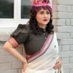 Swastika Mukherjee Instagram - This was one of the most difficult pieces to recreate. The same has similar motifs of Sambalpuri Ikkt borders and the lower half of the body had zari woven alongside cotton. Little flowers all over the body, big petalled flowers on the pallu. Big zari border and white with subtle black and brown. One of the most beautiful understated sarees in this series. @swastikamukherjee13 in the third from the “Maayer Sharee” series. Managed by @lipstickler Styled by @rishabhad Photography: @upaharbiswas Make up: @prosenjit4867 Hair: @mallicknita.bigbi Location : Niavara courtesy @ranit.maiti Kolkata