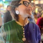 Swastika Mukherjee Instagram – Dil hai chhota sa. Chhoti si Asha ❤️
Throwback to the day when #bijoyarpore was screened at @kiff__official 
Sharing the stage with my absolute favourites #MamataShankar #DipankarDe ❤️

Jama: @paromitabanerjee 
Makeup: @prosenjit4867 
Hair: @mallicknita.bigbi 
Goyna : @jalsaghar_calcutta 

#kiff2024 #yearend #december
