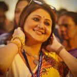 Swastika Mukherjee Instagram - সকাল থেকে রাত অবদি সহস্র মানুষকে চা/কফি খাইয়ে খুশি করেছেন এই দাদা। নন্দন প্রাঙ্গনে কত মানুষ, সিনেমা প্রেমিরা এসেছেন, কতজন এমনি এসেছেন ঘুরতে আর বাকিরা যারা এসছেন #selfie তুলতে, চা/কফি সবার চাই 💕 This year at @kiff__official I have two of my films #bijoyarpore and #matripokhho So along with my team, my friends I was also there, sipping tea, watching films and soaking the vibe. I am not sure who took the video and added music but it reached me and I am happy to share it with you all. যারা আমাদের পাশেই থাকেন তাদের কেও দলে সামিল করা দরকার, একটু আনন্দ share করার জন্য 🤩 Nandan নন্দন