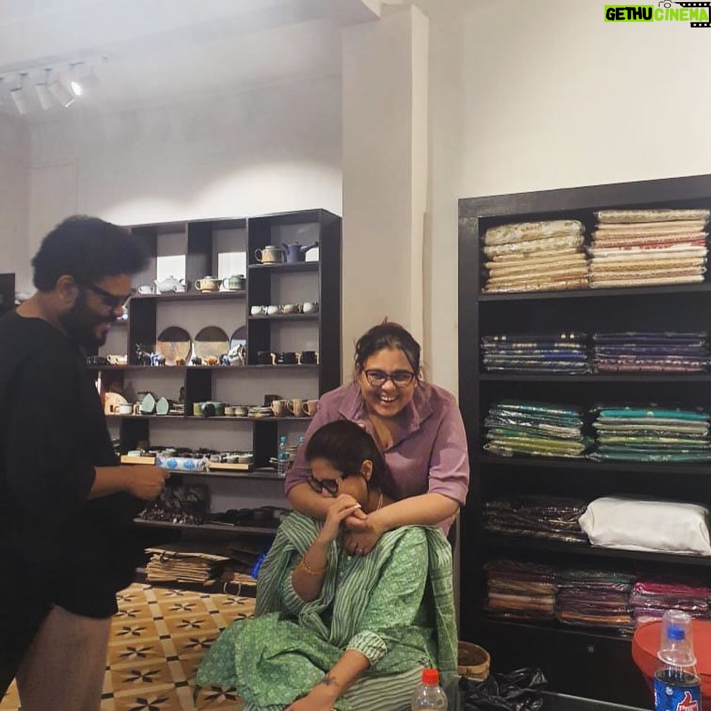 Swastika Mukherjee Instagram - december afternoons 💕 . thank you beautiful @upaharbiswas for the clicks. In a world full of fake candids we got lucky with some real ones. Bohurupi santiniketan