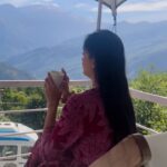 Tamanna Vyas Instagram - Flow along with life’s current, as what’s destined for you will arrive without struggle 🌸🌸 #nature #peace #travel #travelreels #travelreelsindia #uttrakhand #guptakashi #kedarnath #travelwithme #whiteheavencamps #luxurylifestyle #travelgram #tamanna #tamannavyas @whiteheavencamps Mountains