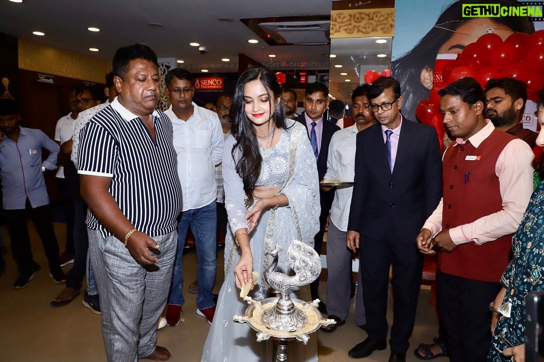 Tamanna Vyas Instagram - From the opening ceremony of Senco Gold And Diamonds-Jajpur Road π€ Wearing - @labelprieya Jewellery- @sencogoldanddiamonds #sencogoldanddiamonds #openingceremony #grandopening #jajpurroad #tamanna #tamannavyas Jajpur Road, Odisha
