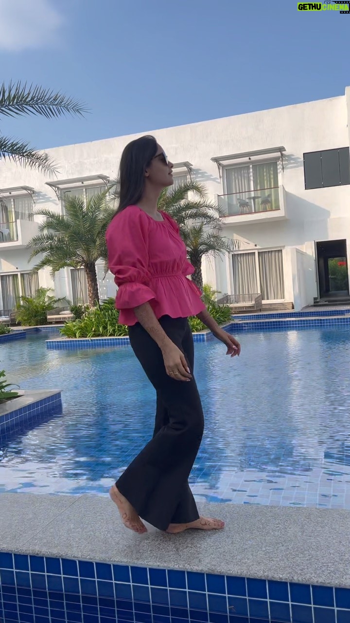 Tamanna Vyas Instagram - Sunday feels 🫶🏻 Absolutely in love with this beautiful track @aswin_tripathy @prerna_pratikshya @antaraofficial @somesh_music #odiasong #odiareels #odiatrending #odia #reels #tamanna #tamannavyas #pramodconventionbeachresort #gopalpur #gopalpurbeach Gopalpur Sea Beach
