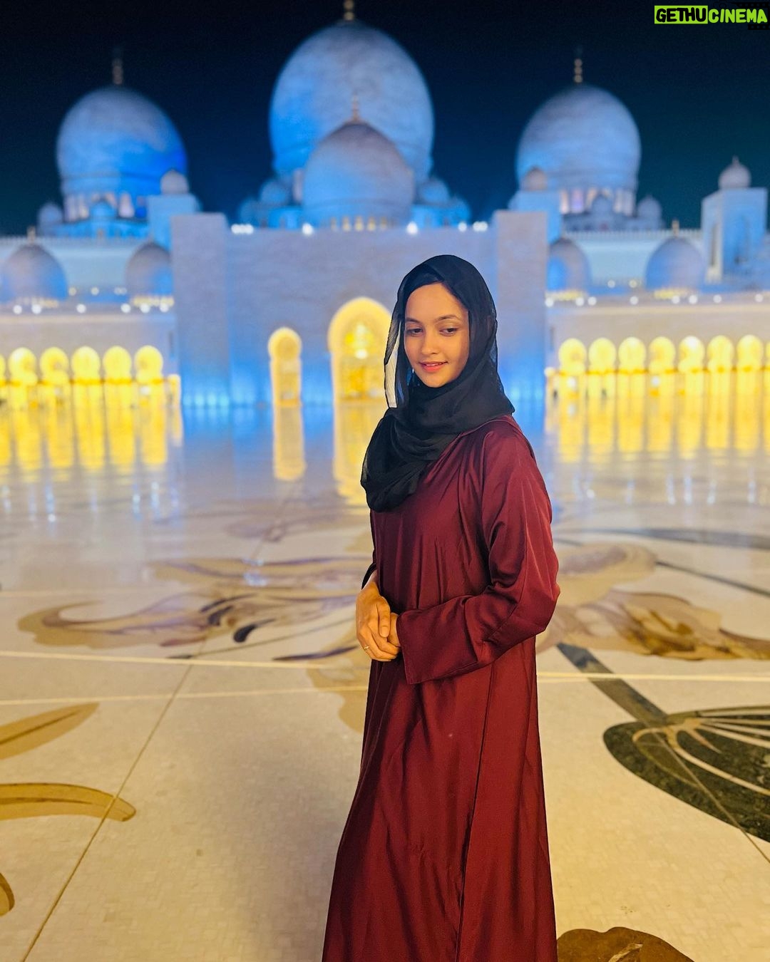 Tamanna Vyas Instagram - Magical All Around ✨ #grandmosqueabudhabi #grandmosque #mosque #abudhabi #uae #abudhabiculture #abudhabilife #odisha #odiagirl #dubai #travel #traveluae #travelphotography #places #destination #touristattractions #visitplaces #travelgirl #tamanna #actress #tamannavyas Abu Dhabi Grand Mosque