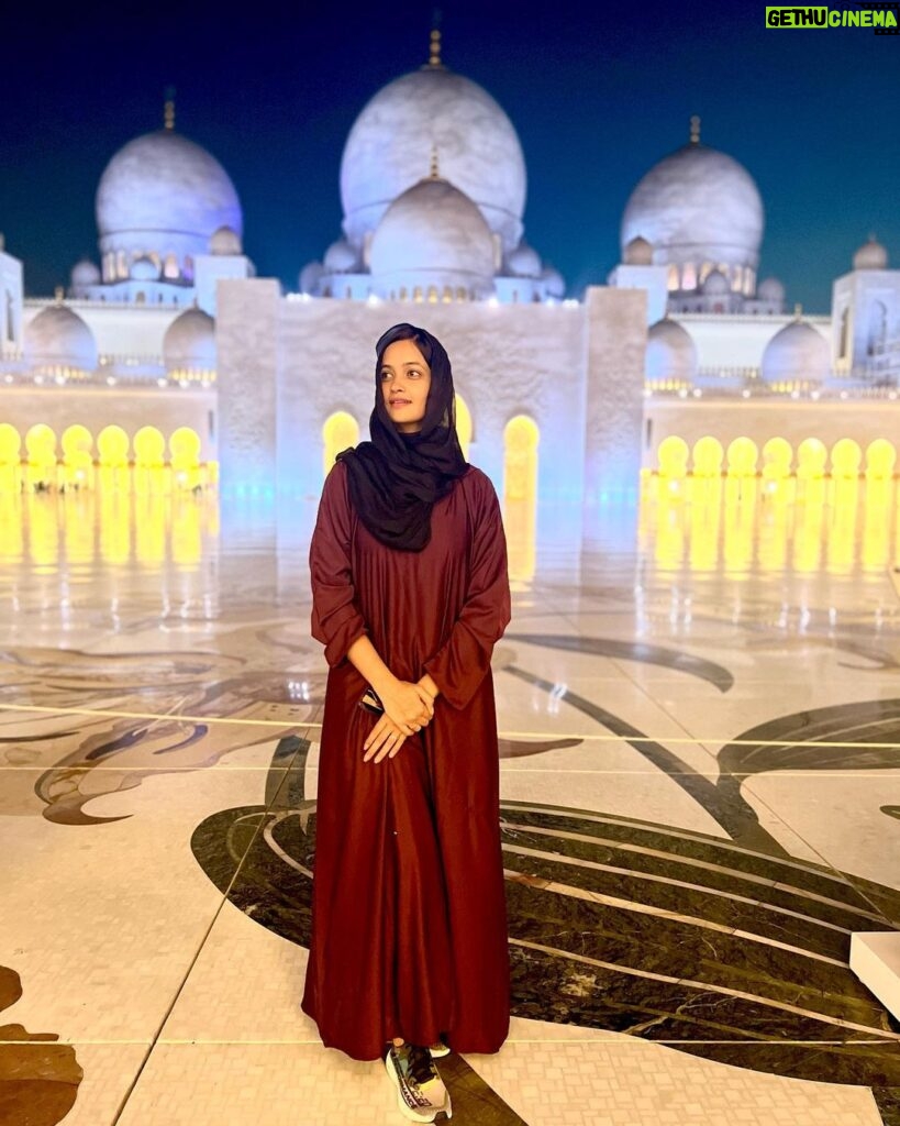 Tamanna Vyas Instagram - Magical All Around ✨ #grandmosqueabudhabi #grandmosque #mosque #abudhabi #uae #abudhabiculture #abudhabilife #odisha #odiagirl #dubai #travel #traveluae #travelphotography #places #destination #touristattractions #visitplaces #travelgirl #tamanna #actress #tamannavyas Abu Dhabi Grand Mosque