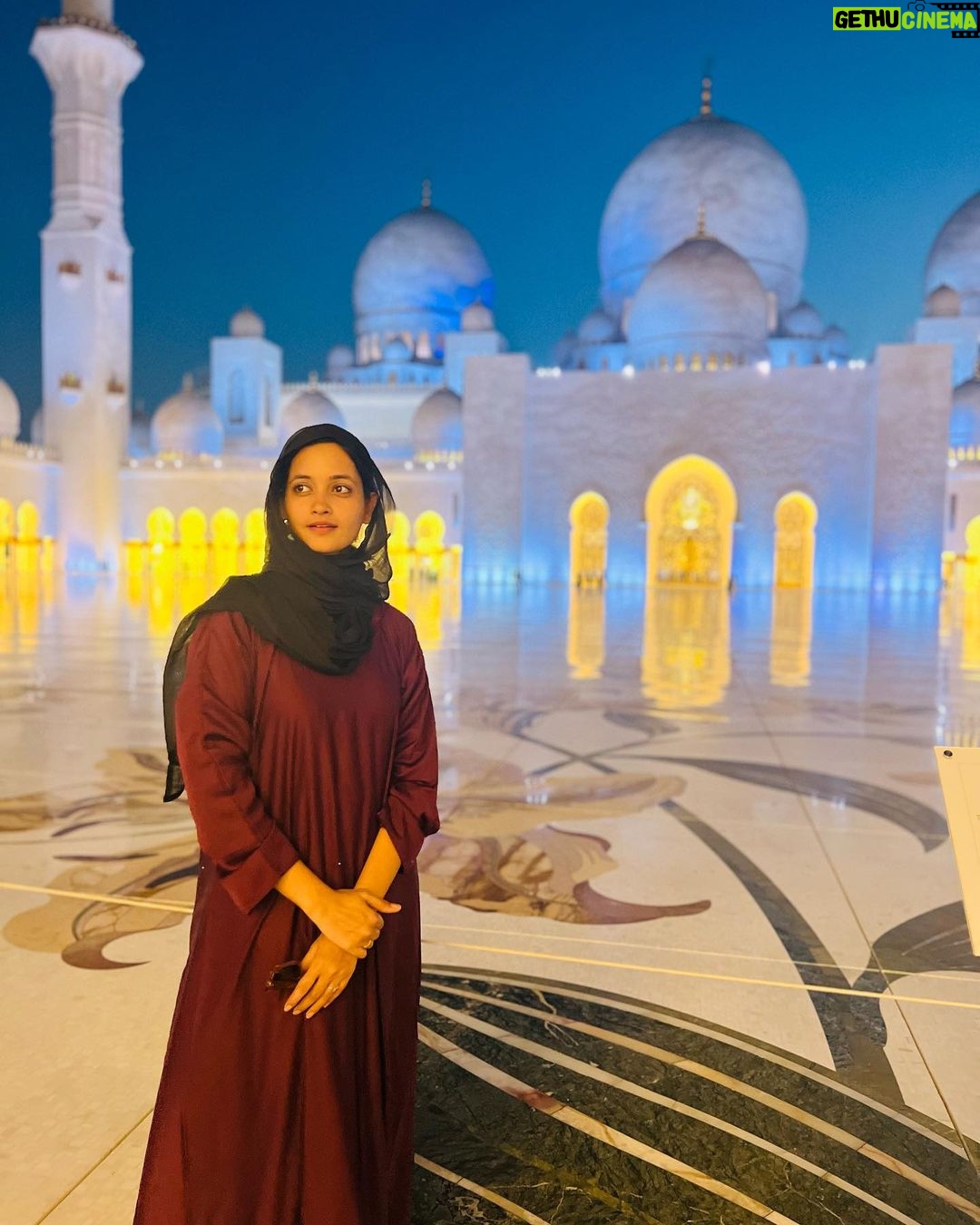 Tamanna Vyas Instagram - Magical All Around ✨ #grandmosqueabudhabi #grandmosque #mosque #abudhabi #uae #abudhabiculture #abudhabilife #odisha #odiagirl #dubai #travel #traveluae #travelphotography #places #destination #touristattractions #visitplaces #travelgirl #tamanna #actress #tamannavyas Abu Dhabi Grand Mosque