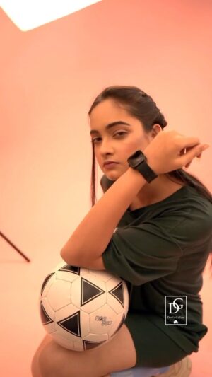 Tamanna Vyas Instagram - It’s always fun to watch behind the scenes,Right? You’re welcome 😊 
.
.
.
Photography and creative direction @devimukharjee.me 
Actor @tamannaofficial_ 
Make up @artist.ranjan 
Assist @jessinsam.s 
  @bhim_sai.93 
Gear used :  @nikonindiaofficial 
  @godoxindiaofficial 
  @manfrottoimaginemore 
  @tamronindia 
Backdrops @studiobackdrops 
.
Keep Creating Keep Inspiring 
.
#behindthescenes #photography #photoshoot #photographylovers #btspictures #btsphotocards #actor #artistsoninstagram #nikonindiaofficial #devimukharjee #devisgallery #bhubaneswar #fashionphotography