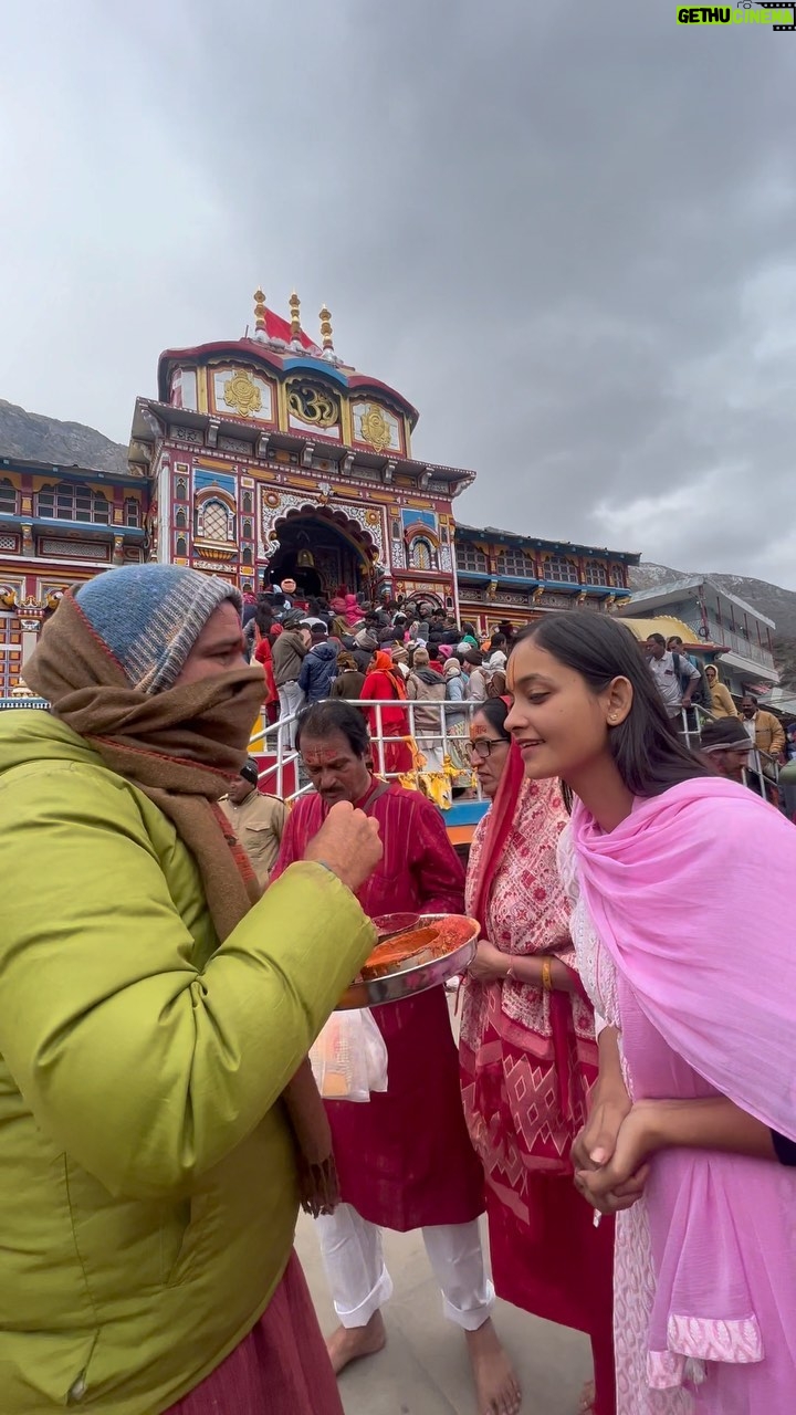 Tamanna Vyas Instagram - Badrinath Dham 🙏🏻 #badrinath #badrinathtemple🙏 #badrinathdham #chardham #kedarnath_badrinath #uttarakhand #travel #travelreels #reels #tamanna #tamannavyas