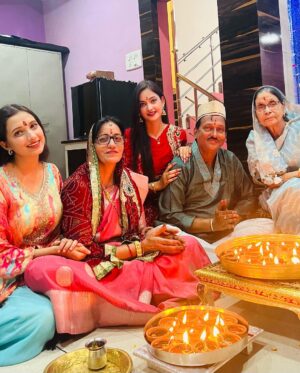 Tamanna Vyas Instagram - Diwali 2023 🪔 
Will be remembered forever 🫶🏻 

#diwali #diwali2023 #diwalicelebration #diwaliwithfamily💕 #diya #family #celebration #festivevibes #tamanna #tamannavyas