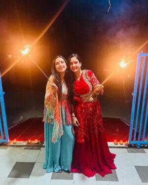 Tamanna Vyas Instagram - Diwali 2023 🪔 
Will be remembered forever 🫶🏻 

#diwali #diwali2023 #diwalicelebration #diwaliwithfamily💕 #diya #family #celebration #festivevibes #tamanna #tamannavyas
