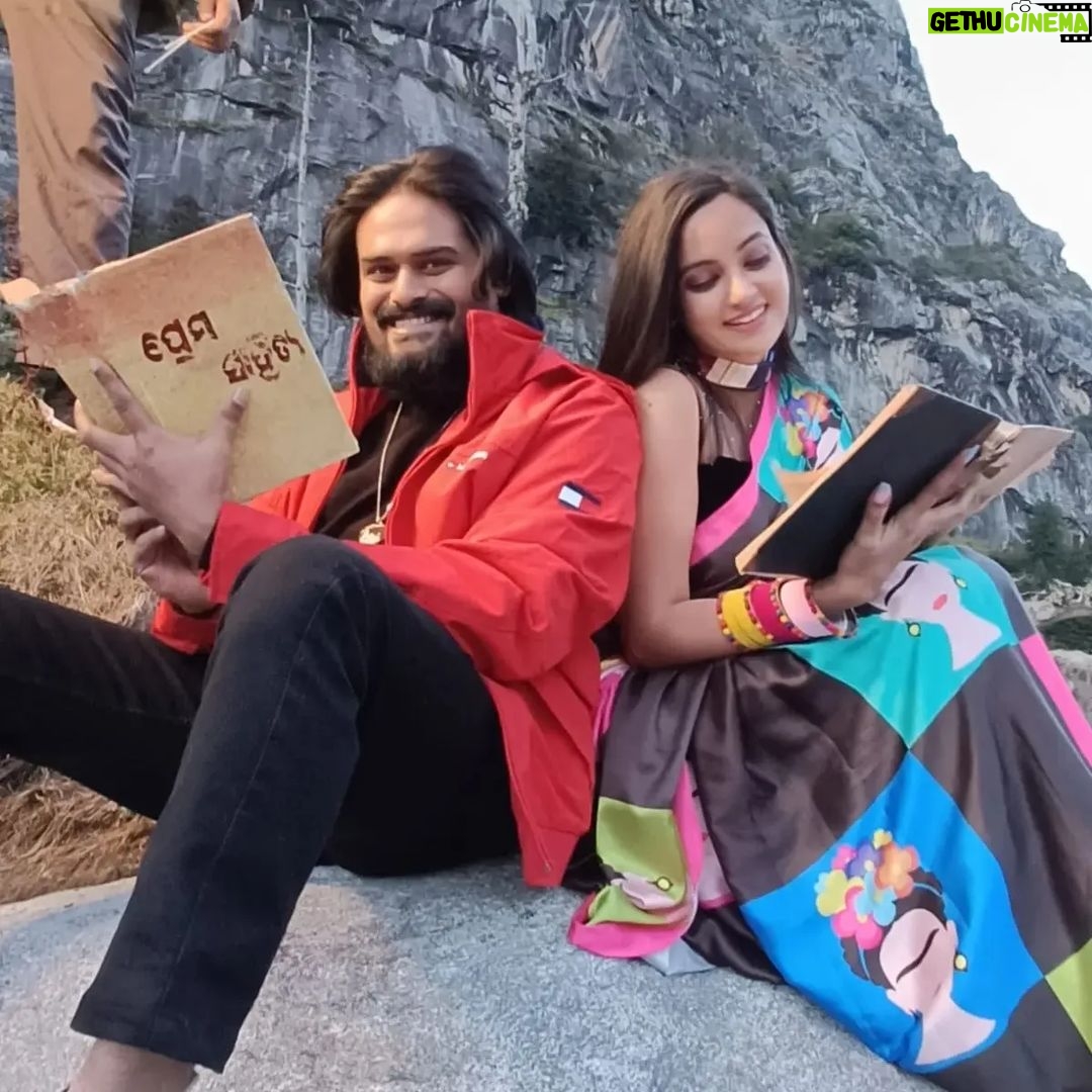 Tamanna Vyas Instagram - #VILLIAN 😎 #SONG_SHOOT 🤟 #MANALI❤️ #WONDERFUL_EXPERIENCE ✌️ #Biddu_sir,##TAMANNA#Pratap_bhai#Sujit_bhai#Shyama_sir #TEAM_VILLIAN ✌️ Manali, Himachal Pradesh