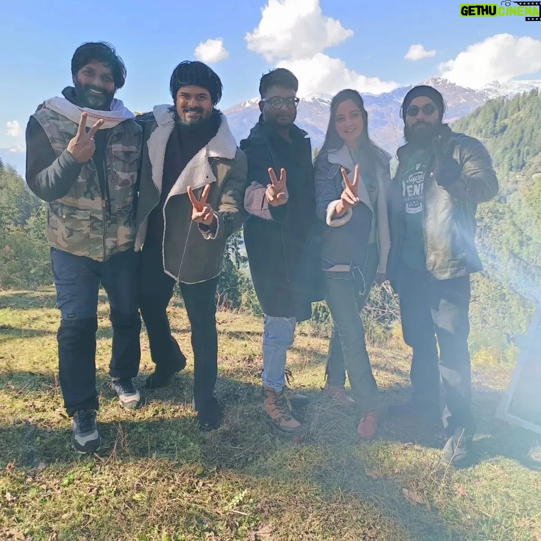 Tamanna Vyas Instagram - #VILLIAN 😎 #SONG_SHOOT 🤟 #MANALI❤️ #WONDERFUL_EXPERIENCE ✌️ #Biddu_sir,##TAMANNA#Pratap_bhai#Sujit_bhai#Shyama_sir #TEAM_VILLIAN ✌️ Manali, Himachal Pradesh