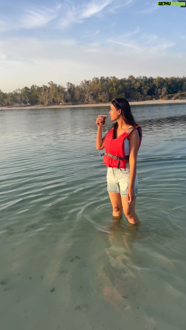 Tamanna Vyas Instagram - Every morning comes with a new hope 🫶🏻 Just Believe ❤️ GOOD MORNING 🌸 #morning #morningmotivation #reelsindia #reels #reelsvideo #trend #travelreels #abudhabi #abudhabilife #dubaibeach #beach #beachvibes #seaandsand #travelgram #travelgirl #odia #odisha #tamanna #tamannavyas