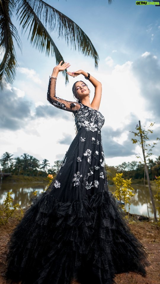Tamanna Vyas Instagram - Dont let anyone take that kindness away from you π€π€π€π€ πΈ @devimukharjee.me Mua - @makeupbysunilsaha Wearing- @pritamnayakofficial #fashionphotography #videography #shootonnikon #nikonphotography #nikonindia #ootd #fashion #fashionreels #reelsinstagram #reels #trending @nikonindiaofficial #odiagirl #actress #tamanna #tamannavyas