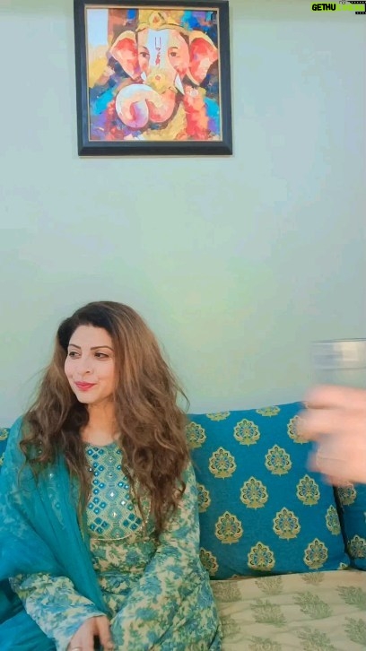 Tannaz Irani Instagram - Stress ka dhyaan rakho.. Monday AA Gaya hai.. Have a great week ahead . #bhakhtyarirani #madiranis #buckyntee #trendingcouples👫 #monday