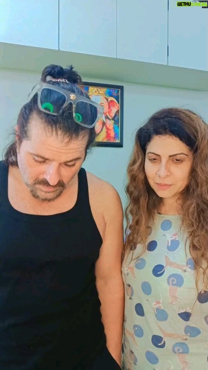 Tannaz Irani Instagram - It's in every wife's DNA...iska kuch nahi ho sakta . When u can't avoid it ...enjoy it. #bhakhtyarirani #madiranis #buckyntee #fridayfeeling #trending #couple #trendingcouples👫 #parsicouple