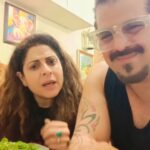 Tannaz Irani Instagram - Tagg Karo....jiski zuban top 1 pe hai...batav Hai himmat...Karo tagg #bhakhtyarirani #madiranis #buckyntee #trendingcouples👫 #tuesday #parsicouple