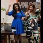 Tannaz Irani Instagram - @tannazirani_ with her singing talent....lagta hai kal woh wala singing reel banana padega. Thanks @saraarfeenkhan @simplekaul for the lovely lunch @1bhkmumbai Tannaz I can actually see u bloom around your kitty girls...thanks girls @kashmera1 @poojabanerjeee @munishakhatwani @saraarfeenkhan A lovely afternoon spent with friends.