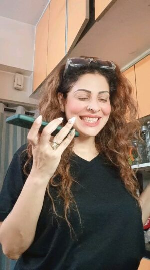 Tannaz Irani Instagram - Kyun kya hua?
Kuch galat Kahan kya Maine?

Have a super Saturday!

#reelsinstagram #reelsvideo #reelkarofeelkaro #tannazirani #laughteristhebestmedicine #trendingreels #care #music #musicvideo #saturday