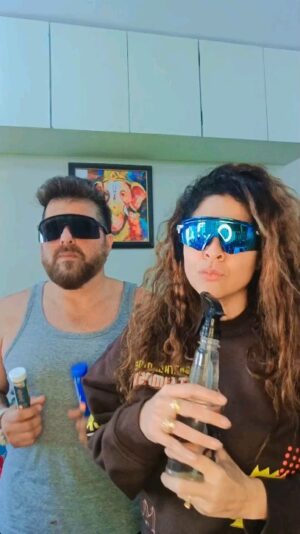 Tannaz Irani Instagram - My singer is back....bacha lere baba
  #madiranis

Next operation aftert the leg is her vocal cords.
 Lol

#bhakhtyarirani #buckyntee
#evening #reelsinstagram #reels #singing #singer #singletrack