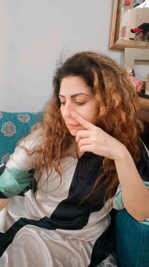 Tannaz Irani Instagram - Khud hi decide karlo Bhai...
Yeh toh Mera answer Hain.

Comment below if you also agree!

Have a super duper money making week ahead!
Happy Monday

#reelsinstagram #reelkarofeelkaro #trendingreels #comedyreels #funnyvideo #funnyshit #tannazirani #laughteristhebestmedicine #laugh