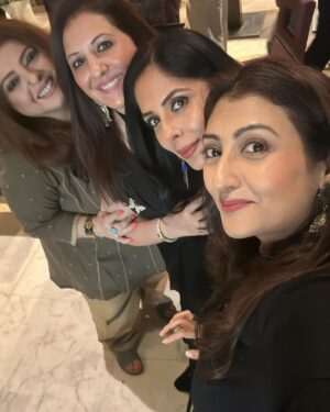 Tannaz Irani Instagram - A bit late in the day but wanted to wish my darling friend @tannazirani_ all the best for her book .. and the launch was amazing.. the book is an inspiration to all … pls buy your copy now .. love you tee @tannazirani_ ❤️❤️❤️🥳😇🥳