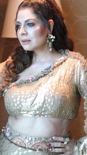 Tannaz Irani Instagram - My story is filled with broken pieces,
Terrible choices. And ugly truths.

It's also filled with a major comeback
Peace in my soul and a Grace that saved my life.

I will always choose Grace!

That's what I'm taking with me in 2024!
What about you?

Dressed by@arpitasulakshana 

#designersaree #designer #delhidiaries #ootdfashion #fashioninfluencer #fashionstyle #outfit #style #glamour #glitter #tannazirani #ootd #goodmorning #wednesdaywisdom