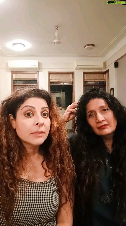 Tannaz Irani Instagram - When your bestie visits you, and you can't resist doing what you both are best at.... Some Masti. Love you @dimpleshahvichare The entire day passed by so fast! From jalebi fafda to aliens we covered everything! Full syllabus... 😂 #sundayfunday #sundaymotivation #reelsvideo #reelkarofeelkaro #laughteristhebestmedicine #besties #bff #togetherforever #friendslikefamily #framily #gujjudimsum #gujjulove