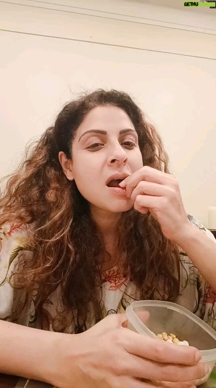 Tannaz Irani Instagram - That's why just enjoy the present moment and don't plan so much for the future, just enough. Just loved the aaah in the end! #comedyreels #reelsvideo #reelkarofeelkaro #laughteristhebestmedicine #laughter #tannazirani #reelsinstagram #funny