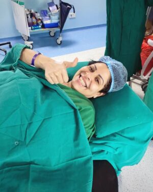 Tannaz Irani Instagram - My Diwali in the hospital with my new hip!
Thank you God for giving me my true wealth that is my Health.
Thanks to my surgeon Dr Dharia .
Those gifts on my lap are all the parts that have gone into my body.

Have fun everyone.
Wishing you all a Happy Diwali!

#hipreplacement #hospital #diwali #health #family #recovery #mindsetmatters #behealthy #tannazirani
