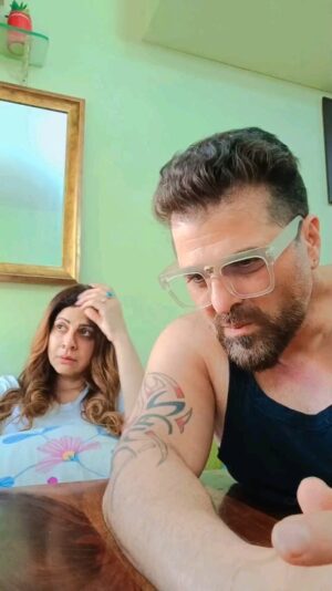 Tannaz Irani Instagram - Yeh toh sach hai...yeh ek investment meri double triple Hui hai... 😂
 @tannazirani_  just kidding you're ever green.

Chalo Bach Gaya ...

#bhakhtyarirani #madiranis #buckyntee #sunday #super #fun