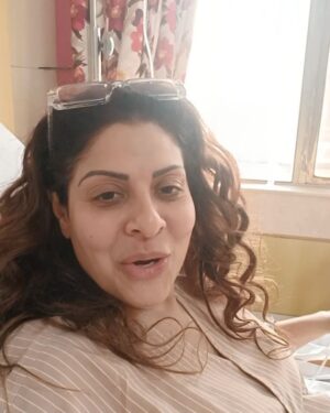 Tannaz Irani Instagram - Celebrating Diwali the best way we know how.
In the hospital with all our madness and love.
Thank you for ordering the Diyas like i wanted.
And Zeus with the music and Zara with her special facial for me!

Thank you @bhakhtyar for all the light and love .

Just shows it doesn't matter where we are as long as we spend the time together!

HAPPY DIWALI EVERYONE!

#Diwali #diwalivibes #lights #festival #celebrate #celebratelife #familygoals #hospital #togetherforever #happydiwali #happydiwali🎉
