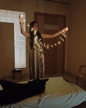 Tannaz Irani Instagram - Celebrating Diwali the best way we know how.
In the hospital with all our madness and love.
Thank you for ordering the Diyas like i wanted.
And Zeus with the music and Zara with her special facial for me!

Thank you @bhakhtyar for all the light and love .

Just shows it doesn't matter where we are as long as we spend the time together!

HAPPY DIWALI EVERYONE!

#Diwali #diwalivibes #lights #festival #celebrate #celebratelife #familygoals #hospital #togetherforever #happydiwali #happydiwali🎉