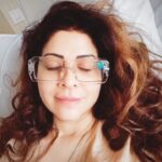 Tannaz Irani Instagram - My Diwali in the hospital with my new hip! Thank you God for giving me my true wealth that is my Health. Thanks to my surgeon Dr Dharia . Those gifts on my lap are all the parts that have gone into my body. Have fun everyone. Wishing you all a Happy Diwali! #hipreplacement #hospital #diwali #health #family #recovery #mindsetmatters #behealthy #tannazirani