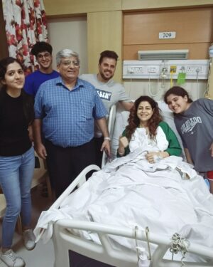 Tannaz Irani Instagram - My Diwali in the hospital with my new hip!
Thank you God for giving me my true wealth that is my Health.
Thanks to my surgeon Dr Dharia .
Those gifts on my lap are all the parts that have gone into my body.

Have fun everyone.
Wishing you all a Happy Diwali!

#hipreplacement #hospital #diwali #health #family #recovery #mindsetmatters #behealthy #tannazirani