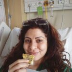 Tannaz Irani Instagram - My Diwali in the hospital with my new hip! Thank you God for giving me my true wealth that is my Health. Thanks to my surgeon Dr Dharia . Those gifts on my lap are all the parts that have gone into my body. Have fun everyone. Wishing you all a Happy Diwali! #hipreplacement #hospital #diwali #health #family #recovery #mindsetmatters #behealthy #tannazirani