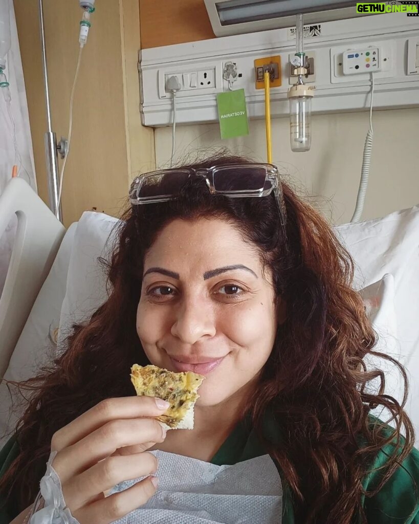 Tannaz Irani Instagram - My Diwali in the hospital with my new hip! Thank you God for giving me my true wealth that is my Health. Thanks to my surgeon Dr Dharia . Those gifts on my lap are all the parts that have gone into my body. Have fun everyone. Wishing you all a Happy Diwali! #hipreplacement #hospital #diwali #health #family #recovery #mindsetmatters #behealthy #tannazirani