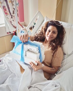Tannaz Irani Instagram - My Diwali in the hospital with my new hip!
Thank you God for giving me my true wealth that is my Health.
Thanks to my surgeon Dr Dharia .
Those gifts on my lap are all the parts that have gone into my body.

Have fun everyone.
Wishing you all a Happy Diwali!

#hipreplacement #hospital #diwali #health #family #recovery #mindsetmatters #behealthy #tannazirani