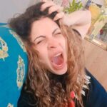 Tannaz Irani Instagram - Hey Bhagwaan! Caught off guard! Have a super Thankful Thursday! #reelsinstagram #comedyreels #comedymemes #reelkarofeelkaro #trendingreels #tannazirani #actorslife🎬 #loveyourself