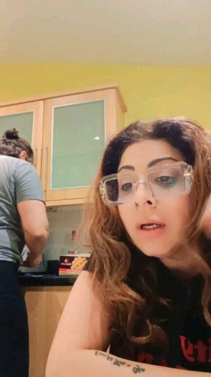Tannaz Irani Instagram - Google lagta hai Tera time khatam ab 
  Monday morning have a great day .

#bhakhtyarirani #buckyntee #madiranis #trendingcouples👫 #momday