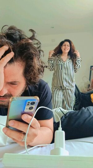 Tannaz Irani Instagram - Good morning...love from the  mad Iranis to all .
 Have a super weekend.

#bhakhtyarirani #madiranis #buckyntee #friday #couplegoals #trendingcouples👫 #trending