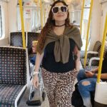 Tannaz Irani Instagram - London! Gets anyone all romantic and happy! Vacation time with my family. @bhakhtyar @zeusirani2 @zarabirani #london🇬🇧 #londonlife #london #londoncity #londoncity #familyholiday #familygoals #familytime #familygoals #liveyourbestlife #vacationtime